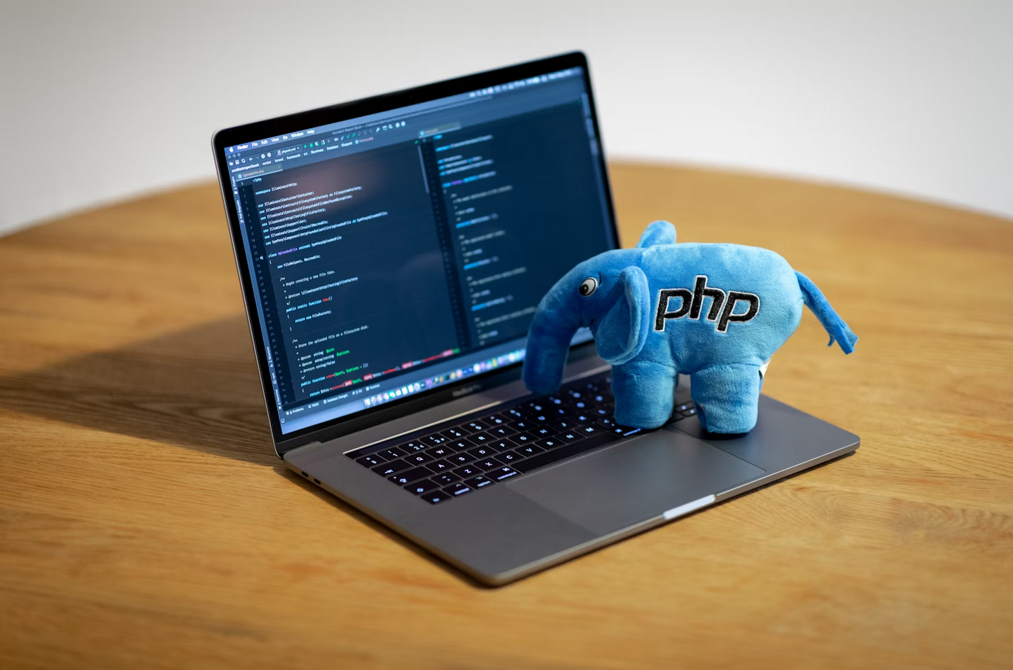Dator med PHP-elefant